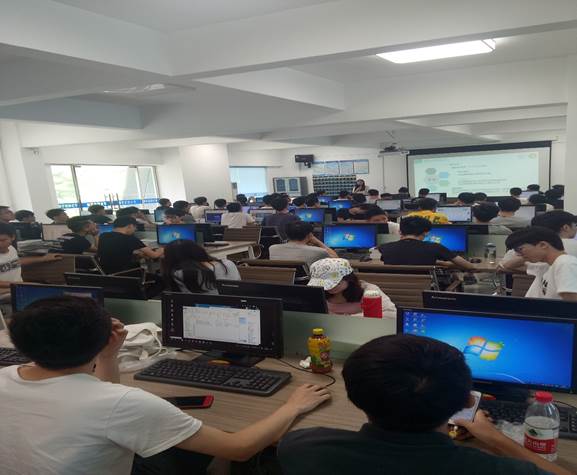 说明: E:\工作\韦德官方网站\教学管理资料\院系工作资料\2018微三云小程序培训\小程序培训照片\247.jpg