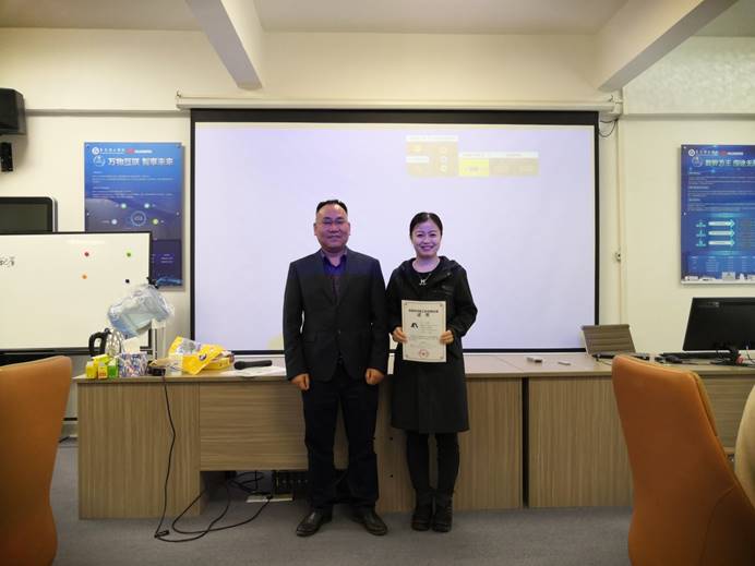 说明: E:\理工教学秘书\领导那些事\魏文红BOSS\2020年寒假人工智能团队培训\华为团队培训图片\05.jpg